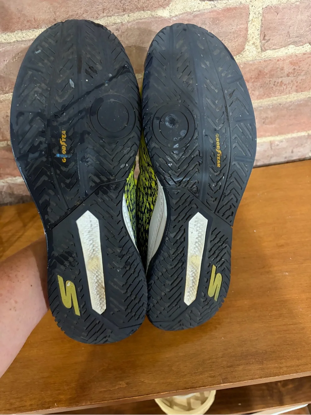 Skechers fluorescent yellow and navy pickleball shoe size 10.5
